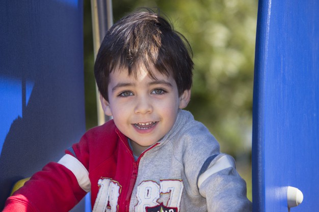 toddler with green eyes like Krycek