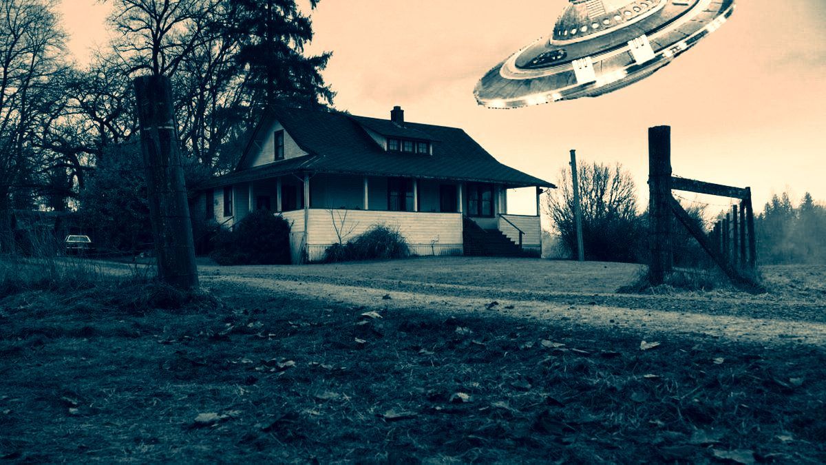 UFO hovering over Mulder and Scully's IWTB house in VA